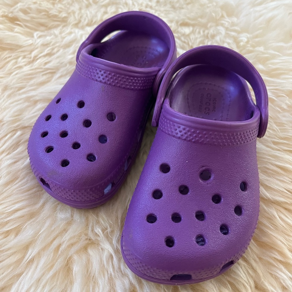 Classic Crocs Unisex Toddler Size 8 Purple